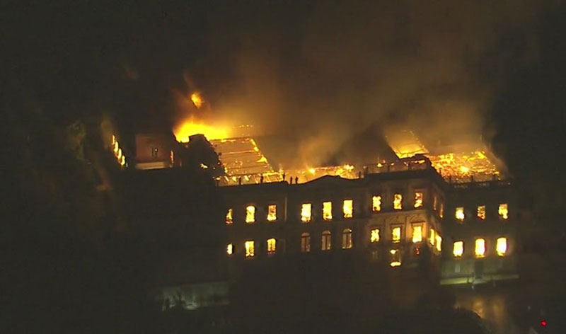 brazil museum rio on fire burns 9 Brazil Suffers Incalculable Cultural Loss as 200 Year Old Museum Burns