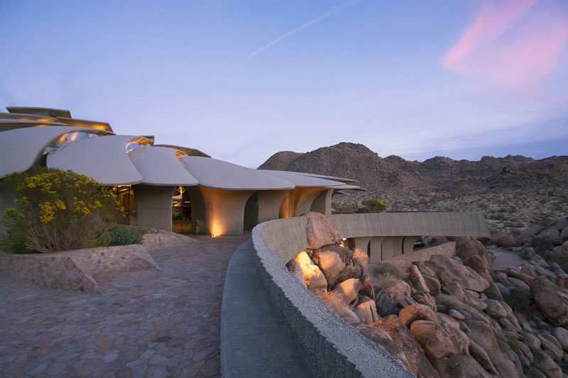 desert house by ken kellogg john vugrin 1 This Organic Desert House in Joshua Tree, CA is at One With Its Environment
