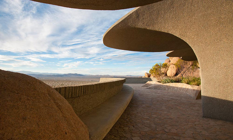 desert house by ken kellogg john vugrin 13 This Organic Desert House in Joshua Tree, CA is at One With Its Environment