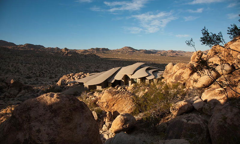 desert house by ken kellogg john vugrin 6 This Organic Desert House in Joshua Tree, CA is at One With Its Environment