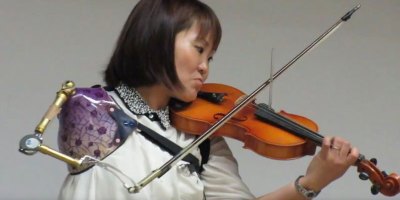 This Woman Playing Violin is the Most Inspiring Thing You'll See Today