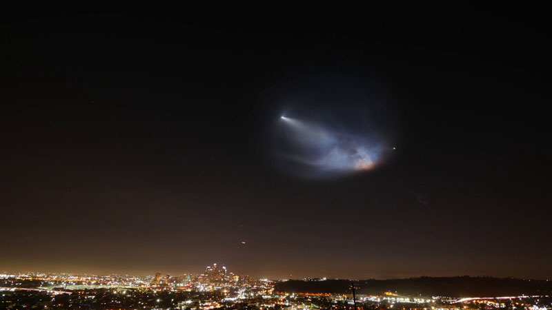 best photos vids and timelapses from spacex launch over la 3 The Best Photos, Videos, and Timelapses from SpaceXs Launch Over LA