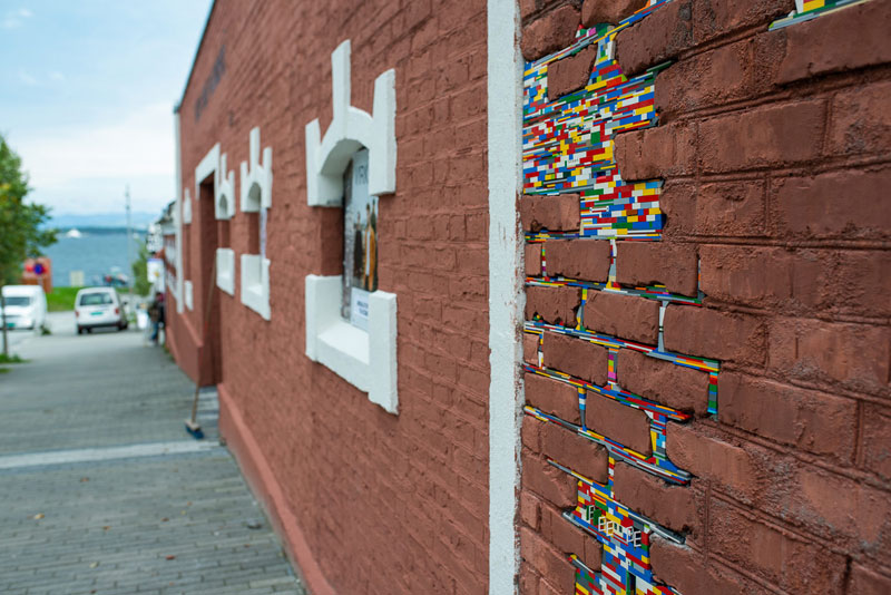 filling holes and cracks in walls with lego jan vormann 3 People Around the Globe Are Filling Cracks With LEGO (10 Photos)