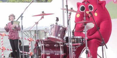 Guy in Giant Apple Cat Costume Absolutely Slays Drum Routine