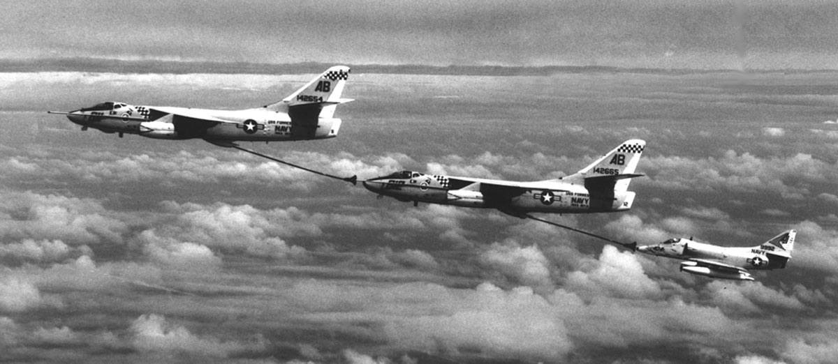 aerial refueling 1 Aerial Refueling Looks as Cool as It Sounds (10 Photos)