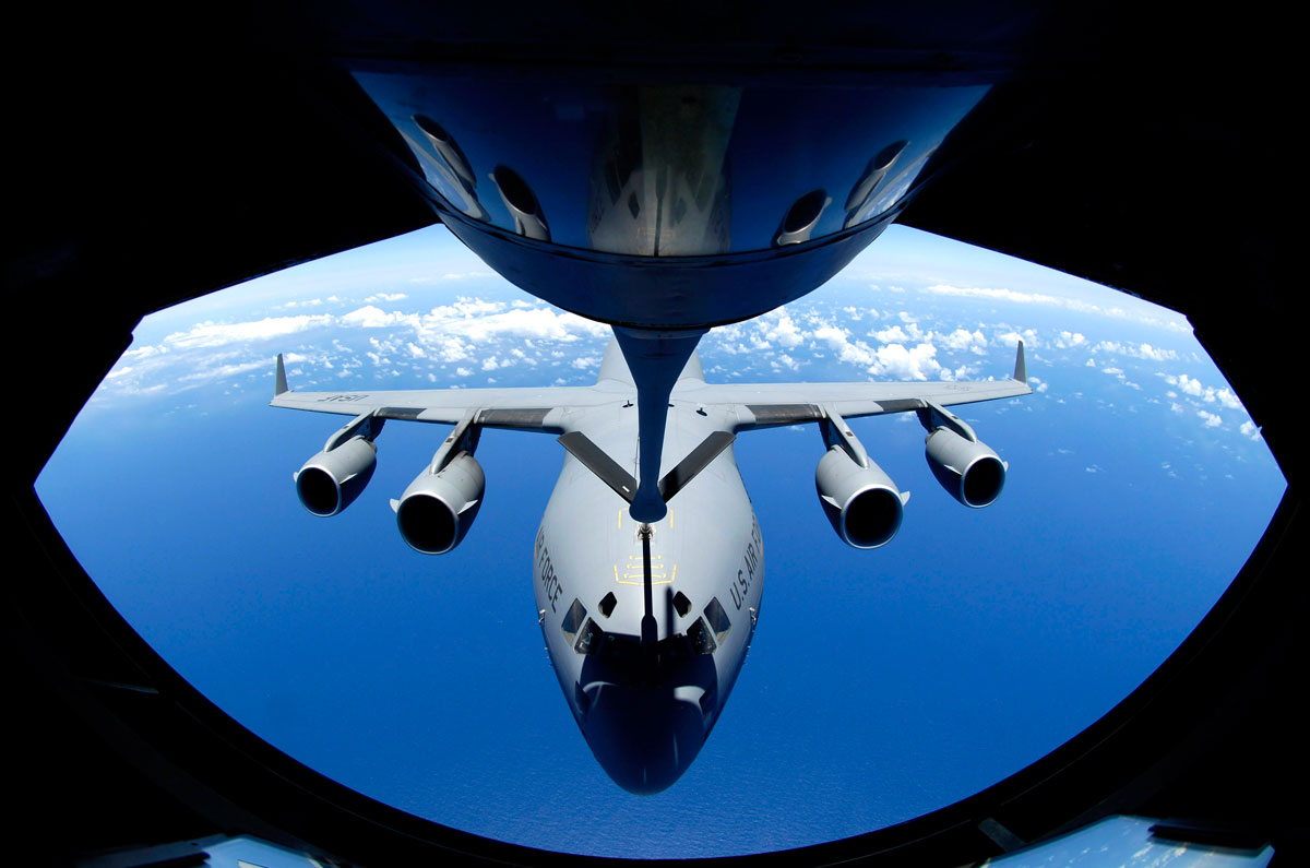 aerial refueling 5 Aerial Refueling Looks as Cool as It Sounds (10 Photos)