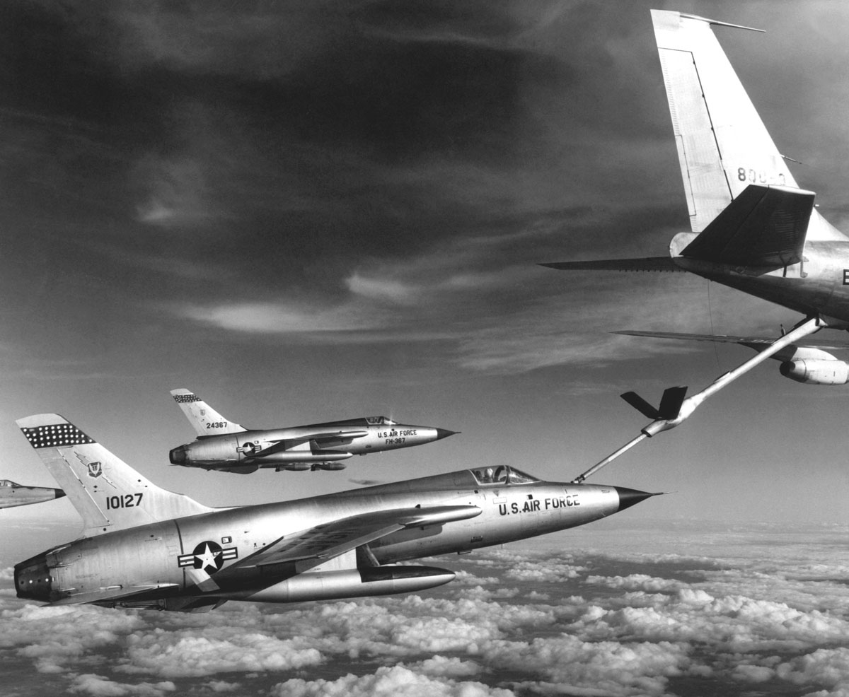 aerial refueling 7 Aerial Refueling Looks as Cool as It Sounds (10 Photos)