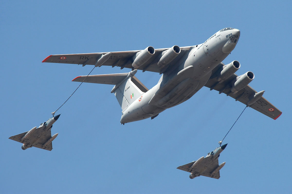 aerial refueling 8 Aerial Refueling Looks as Cool as It Sounds (10 Photos)