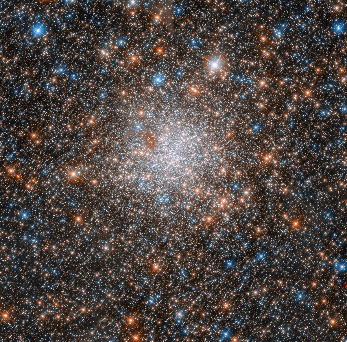 Star Clsuter NGC 1898 hubble nasa 1 Hubbles Latest Capture of Globular Star Cluster NGC 1898