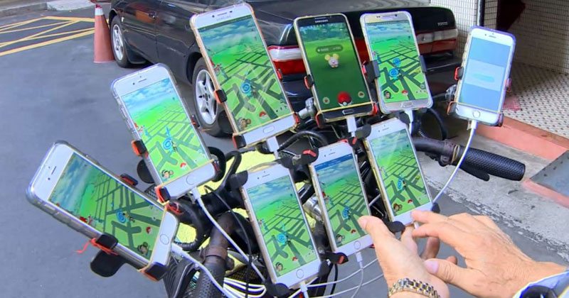 Uncle Pokemon, the 70-Year-Old Gamer That Plays Pokemon Go On 11 Phones