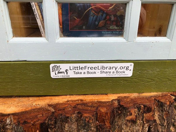book tree library in old trunk sharalee armitage 4 Woman Forced to Remove Dying Tree, Turns It Into Tiny Library Instead