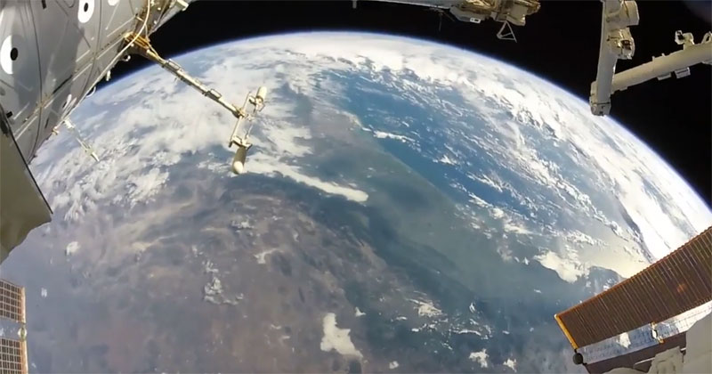 I Have No Words for This Astronaut POV of an ISS Spacewalk