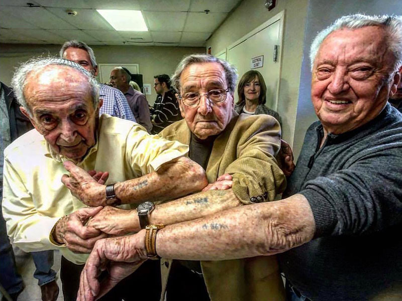holocaust survivors in the same line at auschwitz meet 72 years later 1 Holocaust Survivors in Same Line at Auschwitz Meet 72 Years Later