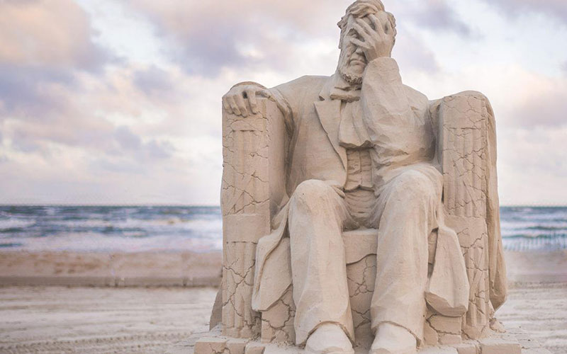 liberty crumbling by damon langlois 1 The Winning Sand Sculpture of the 2019 Texas Sand Sculpture Festival