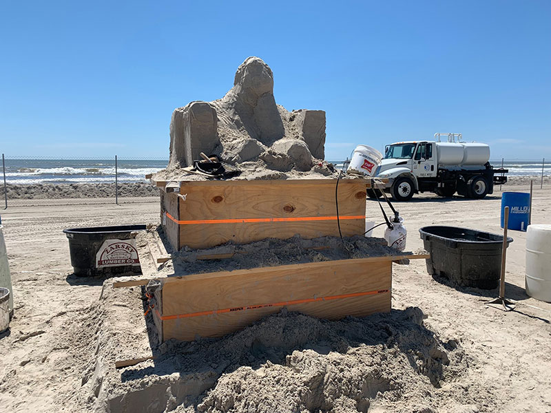 liberty crumbling by damon langlois 3 The Winning Sand Sculpture of the 2019 Texas Sand Sculpture Festival