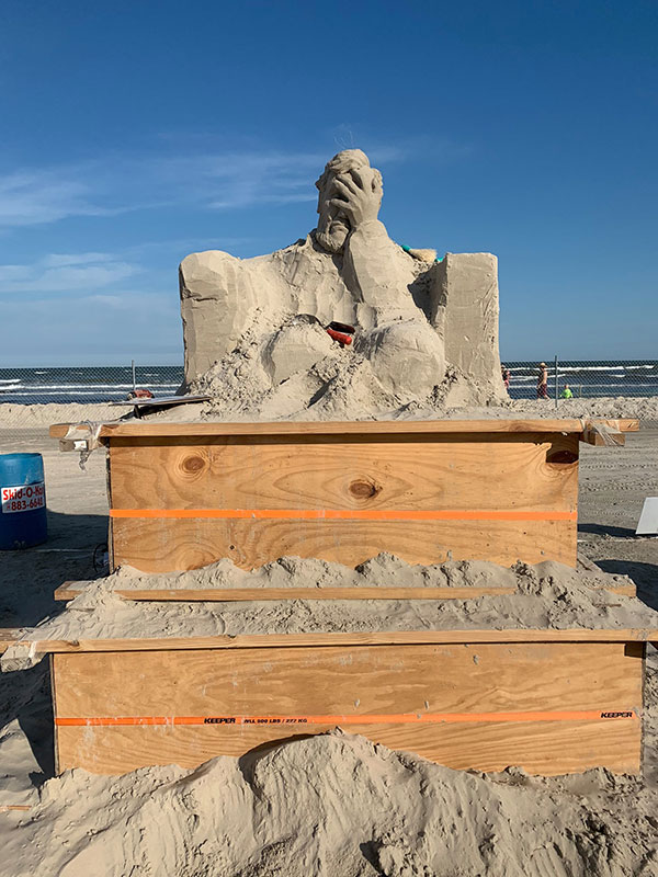 liberty crumbling by damon langlois 4 The Winning Sand Sculpture of the 2019 Texas Sand Sculpture Festival
