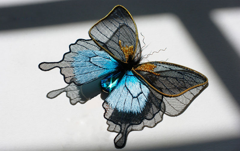 hand emroidered animals by laura baverstock 6 Stunning Animals Embroidered by Hand Using Colored and Metallic Thread