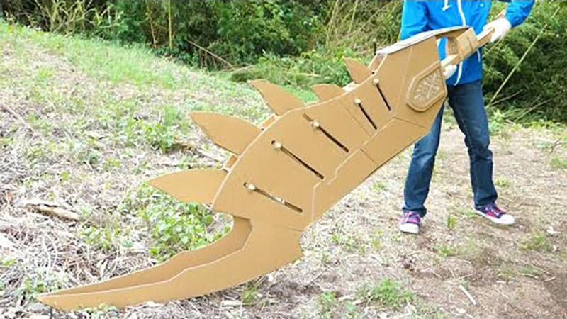 guy makes toy weapons from old amazon boxes 5 Guy Makes Oversized Novelty Weapons from Old Amazon Boxes