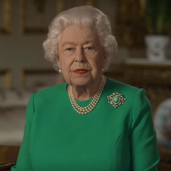 green screen queen photoshop green top 1 The Queen Wore Another Green Screen Outfit and the Internet Rejoiced