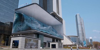 Amazing Crashing Wave Illusion Gets Displayed on Largest Outdoor Screen in Korea