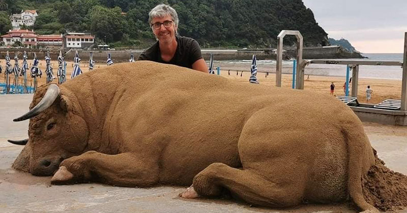 This Amazingly Realistic Sand Sculpture by Andoni Bastarrika