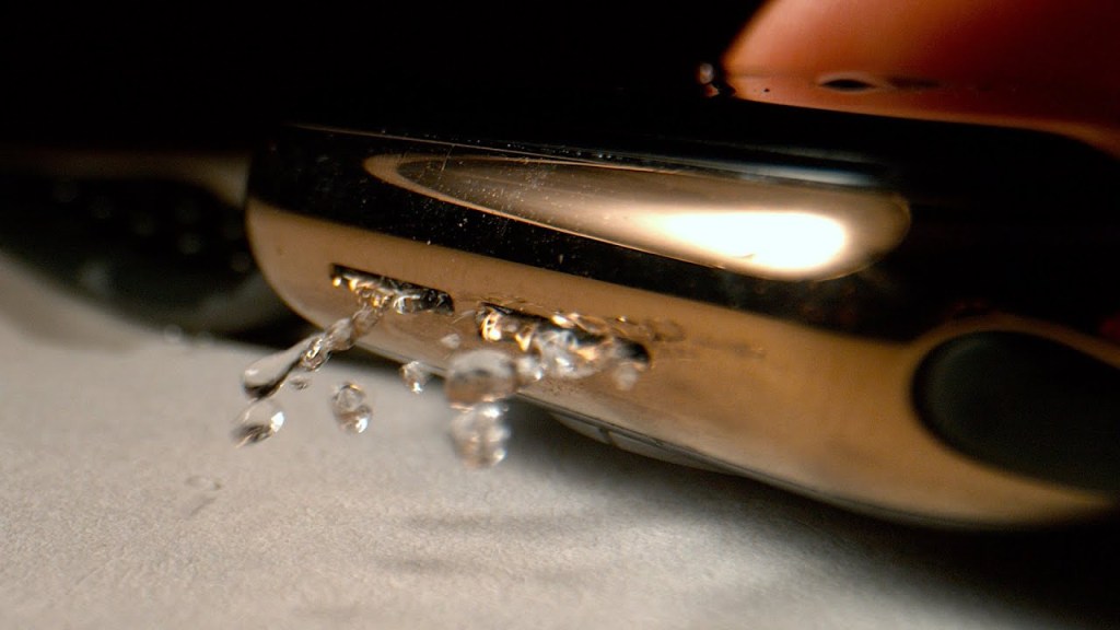 How Apple Watches Ejects Water in Super Slow Motion