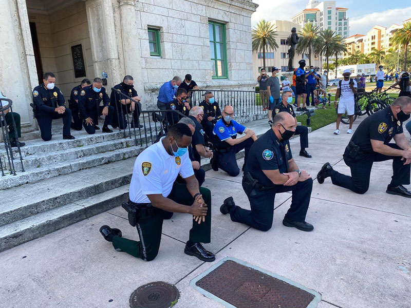 police officers are standing kneeling marching in solidarity 9 Across the Country, a Few Brave Police Officers are Standing in Solidarity
