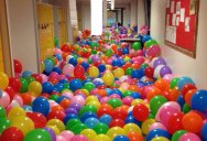 Teacher Fills Hallway with Balloons to Give Students a Lesson on Happiness