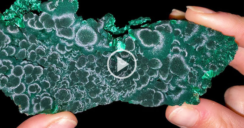 In Case You've Never Seen Malachite.. At Night.. Under a Light