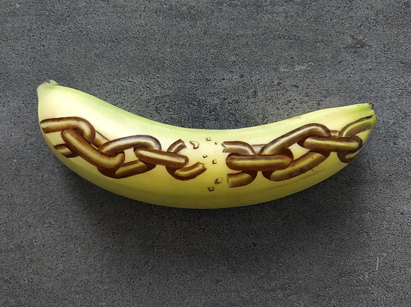 Amazing Banana Art Made by Poking and Bruising the Skin, No Ink is Used