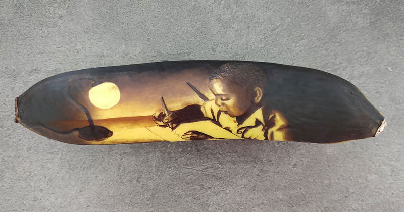 Amazing Banana Art Made by Poking and Bruising the Skin, No Ink is Used