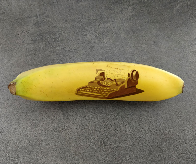 Amazing Banana Art Made by Poking and Bruising the Skin, No Ink is Used