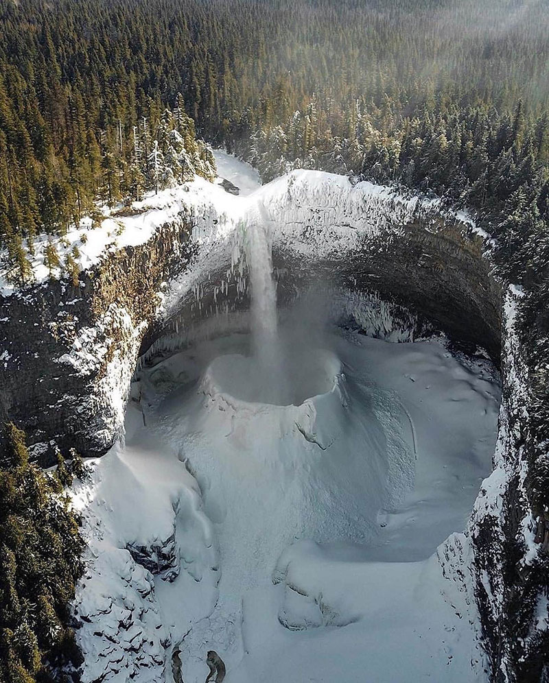 Helmcken Falls in BC, Canada Looks Incredible No Matter What the Season