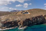 Check Out this Ambitious House Built Into a Cliffside in Greece