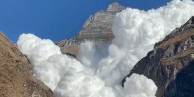 Massive Avalanche Near Everest Caught on Film, Creates Huge Air Blast at Bottom