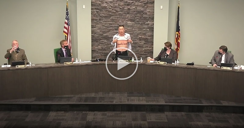 'Is This Patriot Enough?' Elected Official Lee Wong Shows Military Scars in Impassioned Speech