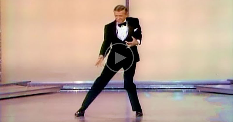 A 71 Year Old Fred Astaire Cutting Loose at the 1970 Oscars