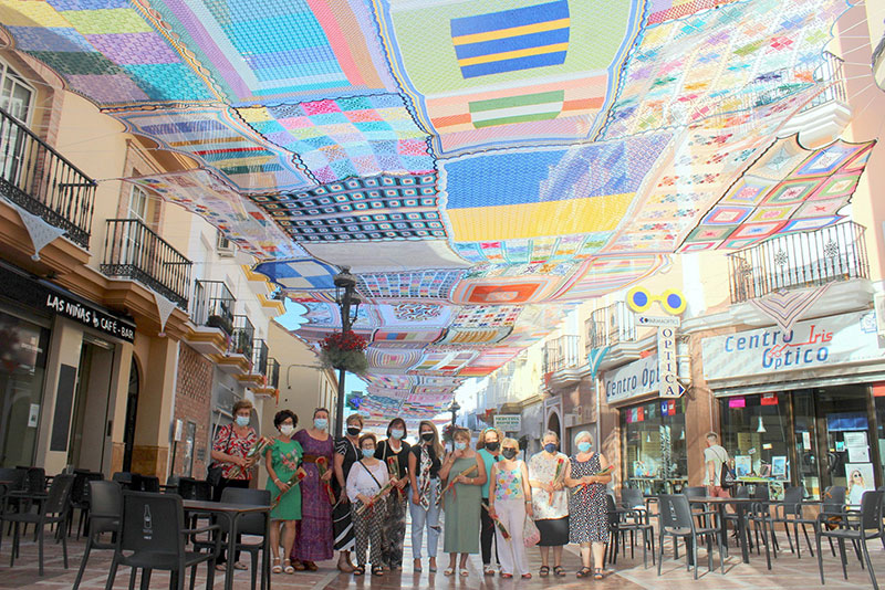 Local Crochet Teacher in Spain Gets Class to Make a Giant Canopy for Shade 2 Local Crochet Teacher in Spain Gets Class to Make a Giant Canopy for Shade
