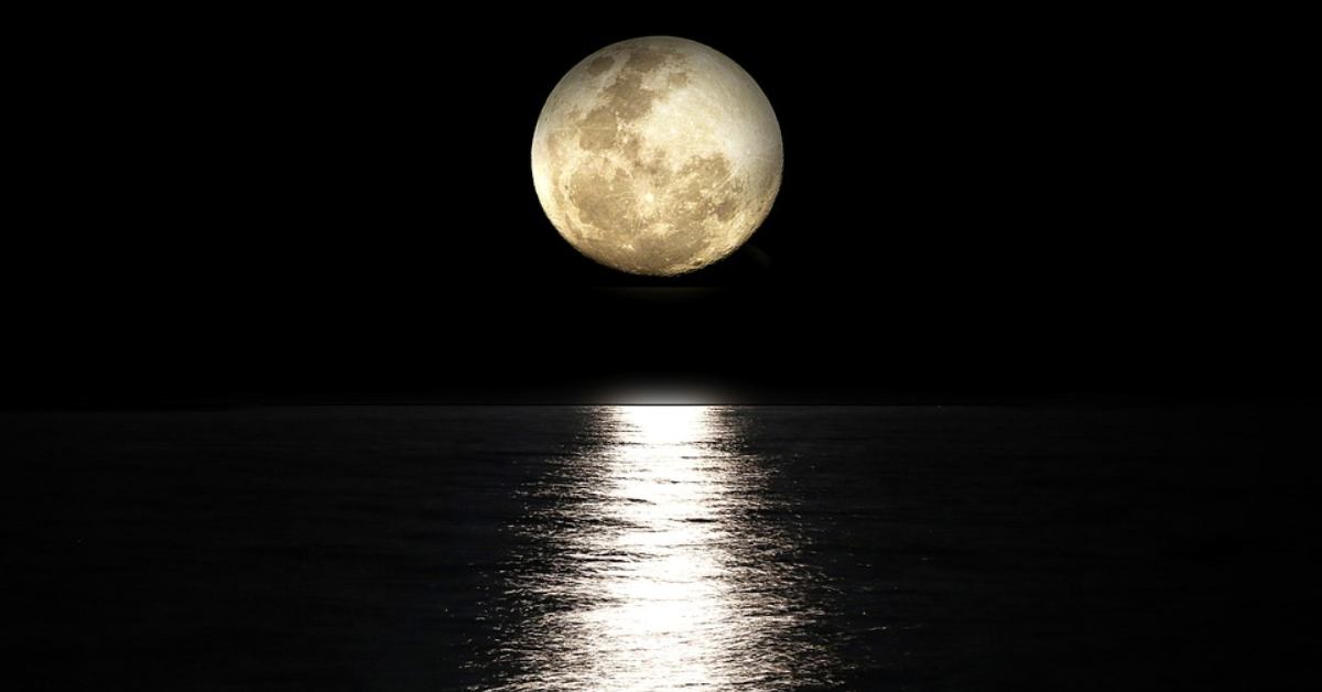 Here Are 5 Ways a Full Moon Can Affect Your Mood » TwistedSifter