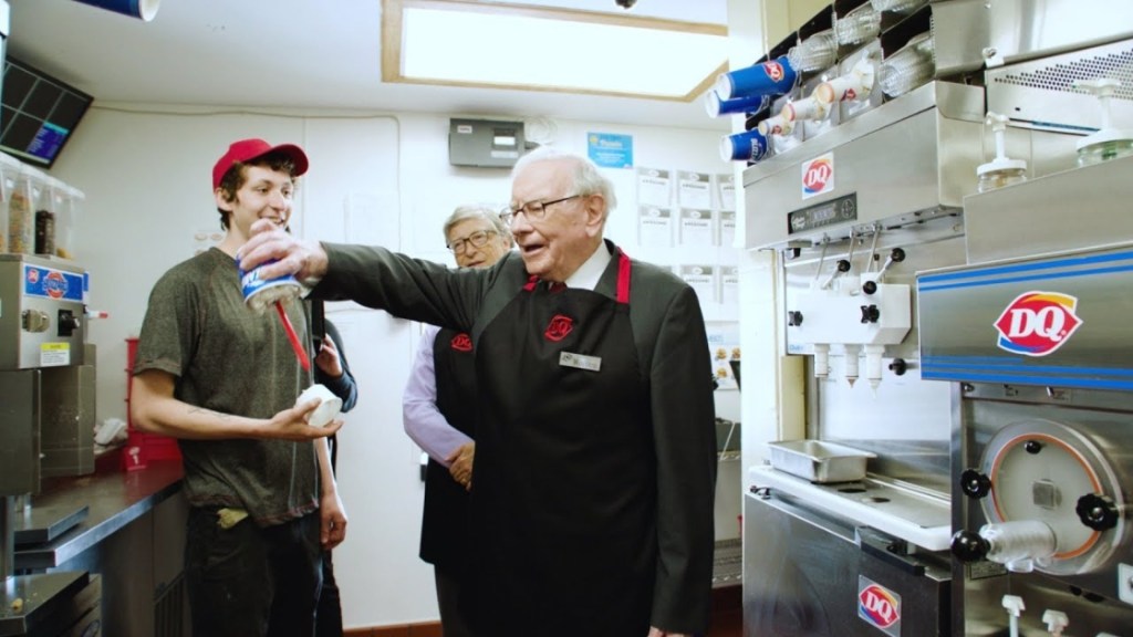 Warren Buffett and Bill Gates Pick Up Shift at Dairy Queen