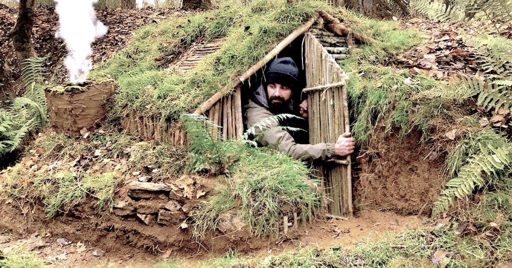 Guy Builds a Complete and Warm Bushcraft Survival Shelter