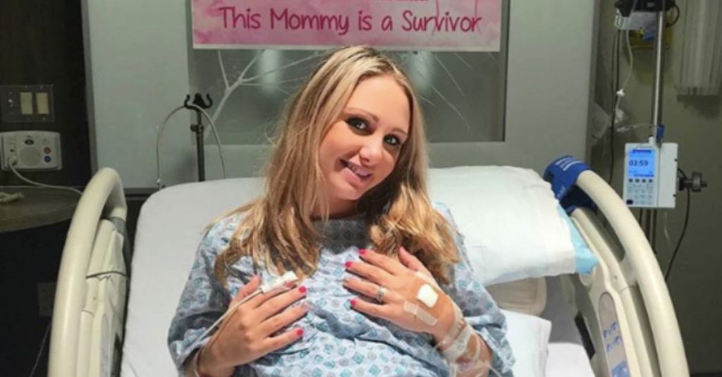 A Mom Hung a Sign Above Hospital Bed to Tell Nurses Why She Can't Breastfeed Her Newborn