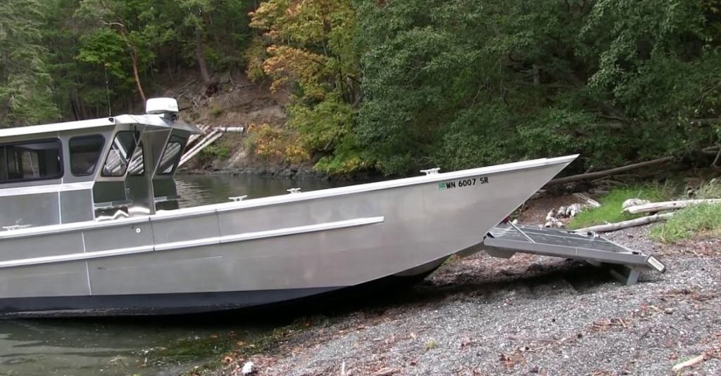 Watch a Boat With Robotic Legs Walk Itself Onto the Shore