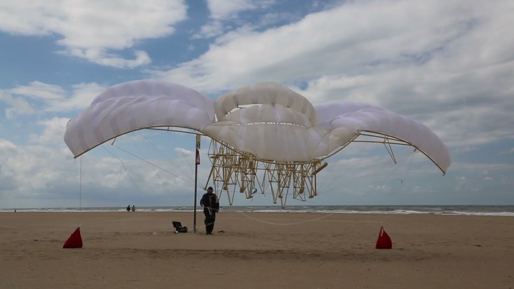 Artist Creates New Form of "Life" with Strandbeests