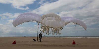 Artist Creates New Form of "Life" with Strandbeests