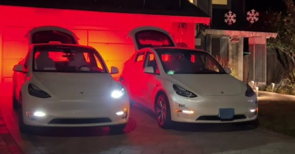 Two Teslas in Perfect Rhythm to Michael Jackson’s “Beat It” in a Light Show