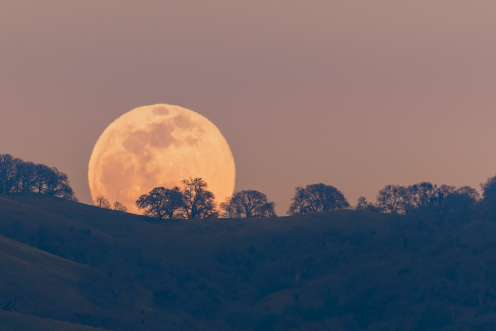 iStock 1205235889 5 Ways The Full Moon Can Alter Your Mood