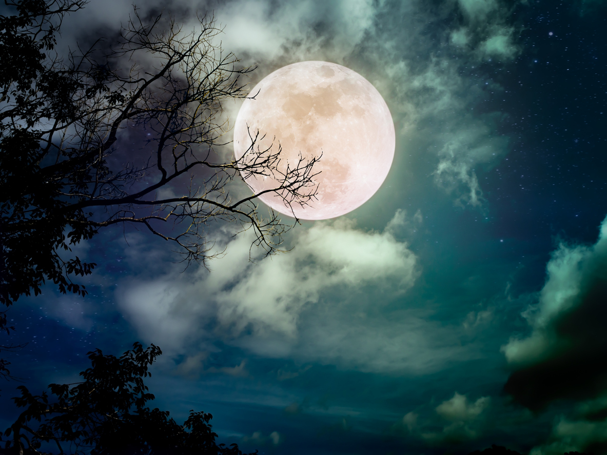 iStock 1216714050 5 Ways The Full Moon Can Alter Your Mood