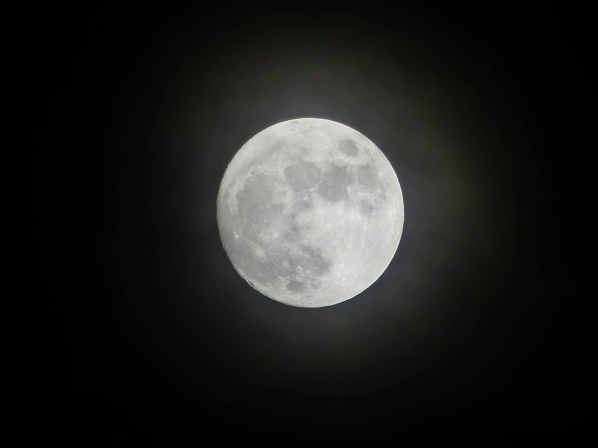 iStock 1337115443 5 Ways The Full Moon Can Alter Your Mood