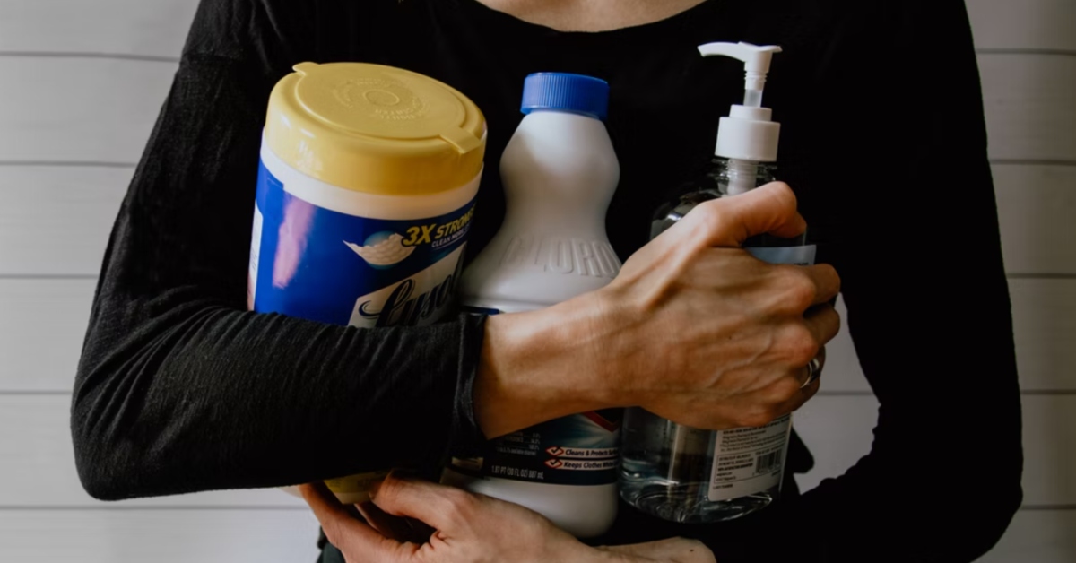 Professional Housecleaners Do These 5 Things in Their Houses Every Day